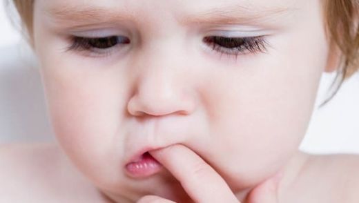 Bebeklerde Kekemelik Belirtileri ve Tedavisi